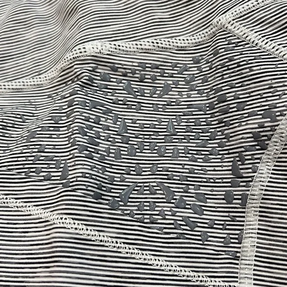 Lululemon Shorts - Size 4 - Picture 5 of 12